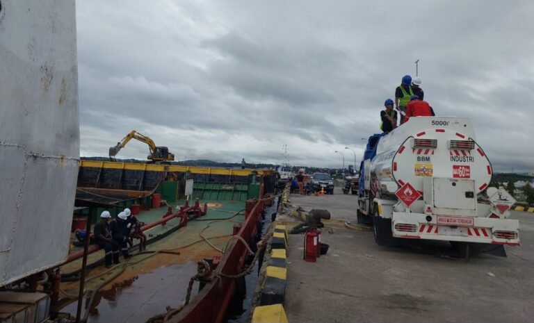 Kapal LCT HT Cendana 88 Pilih Bongkar di Pelabuhan Cappa Ujung: Geografi, Biaya, dan Regulasi Jadi Pertimbangan Utama