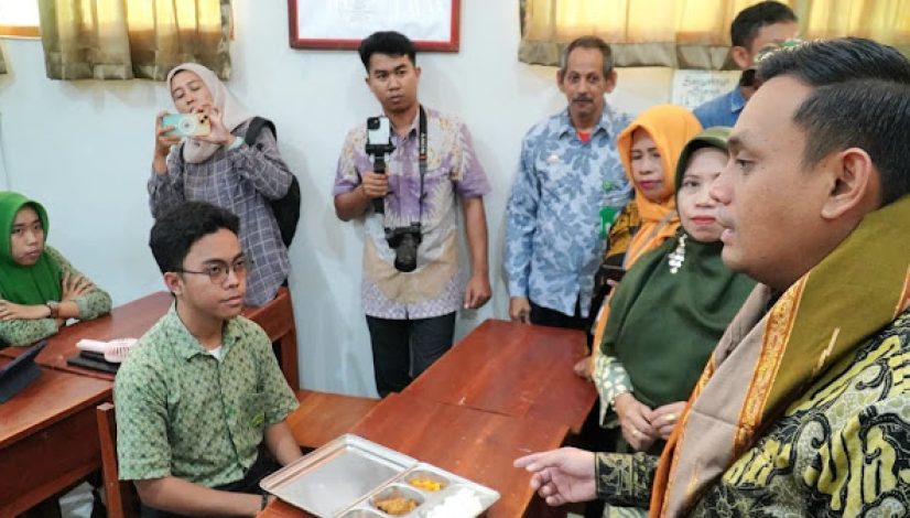 2245 Siswa di Parepare Nikmati Makan Bergizi Gratis, Wawali Hermanto Pastikan Gizi Anak Terpenuhi