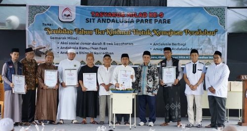 Wali Kota Parepare Tasming Hamid Terima Andalusia Award pada Milad ke-9 SIT Andalusia