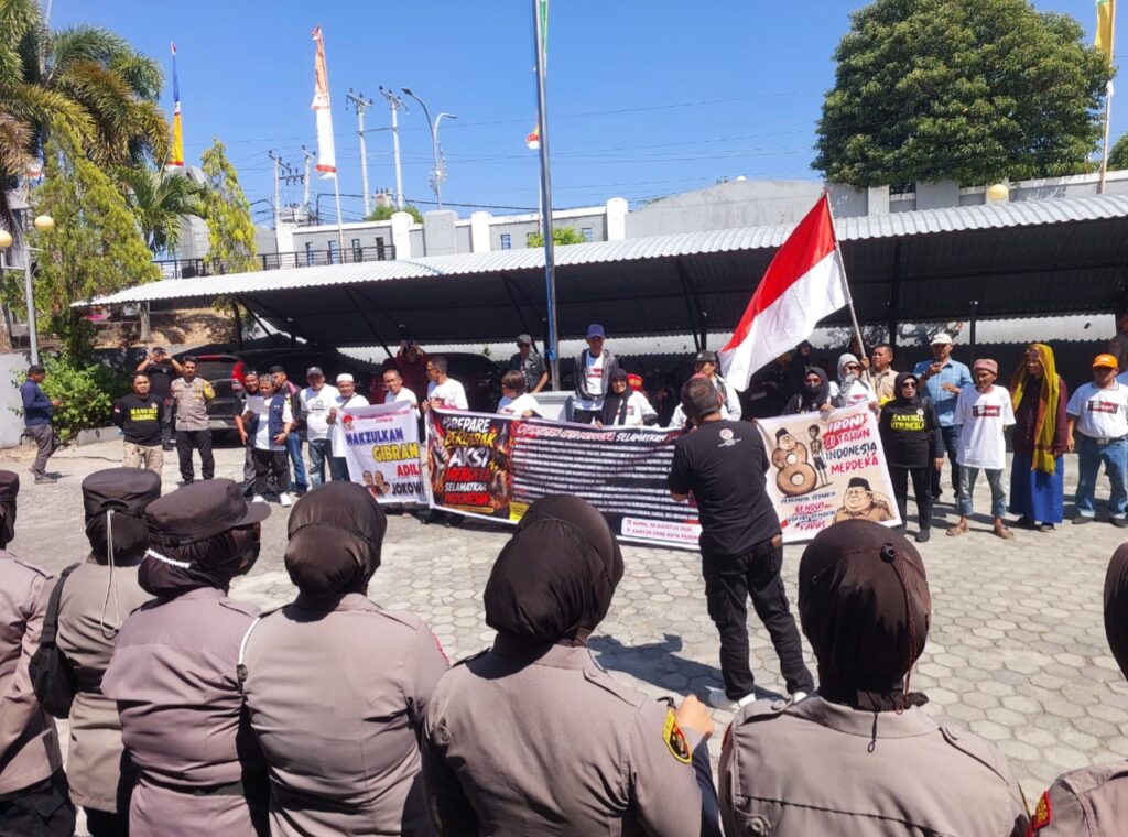 Polisi Tetap Humanis Kawal Aksi Aliansi Ormas Lintas Generasi di DPRD Parepare