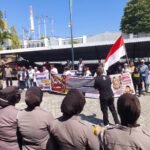 Polisi Tetap Humanis Kawal Aksi Aliansi Ormas Lintas Generasi di DPRD Parepare