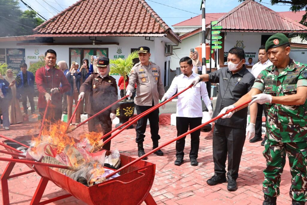 Wali Kota Parepare Hadiri Pemusnahan Barang Rampasan, Tegaskan Komitmen Berantas Narkoba