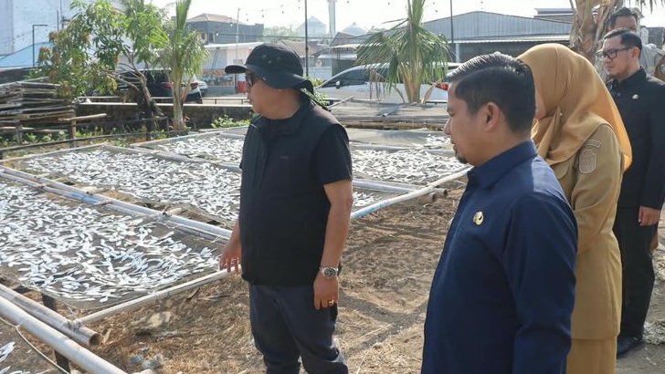 Penasihat Menteri Kelautan dan Wali Kota Parepare Kunjungi Kampung Nelayan Cempae