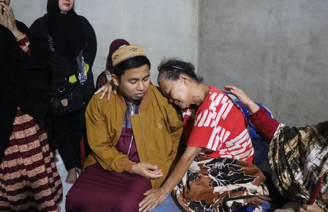 Datangi Langsung Lokasi Kebakaran di Cempae, Wali Kota Parepare Beri Dukungan Moril kepada Korban