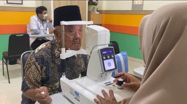 Bantu Warga dengan Gangguan Penglihatan, RSUD Andi Makkasau Lakukan Pemeriksaan Awal
